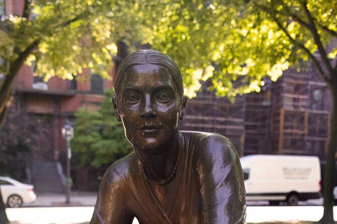 Back Bay Evening Chocolate Tour - Art gallery breaks: how they connect the neighborhood to your eyes
