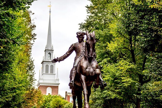Boston and Cambridge Private Day Tour - North End to Paul Revere: Cannoli, Lanterns, and the Paul Revere House