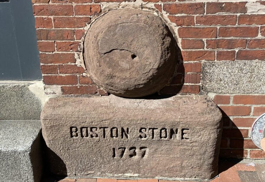Boston: Freedom Trail Guided Walking Tour in French - Modern Boston reminders: The Embrace, A Donkey, and the Holocaust Memorial