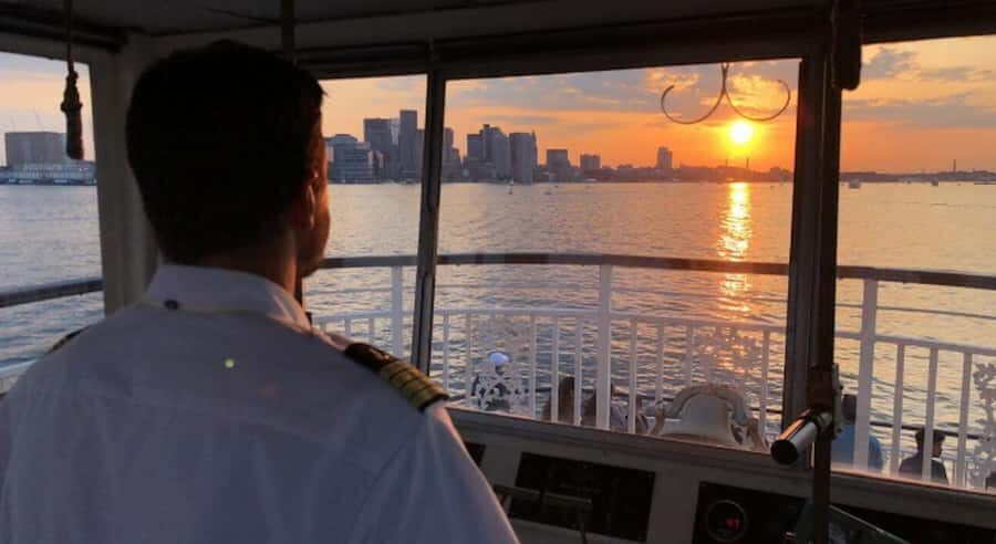 Boston Harbor: Full Moon Cruise with Champagne Option - Full Moon Views From Rowes Wharf: What the 2-Hour Cruise Feels Like