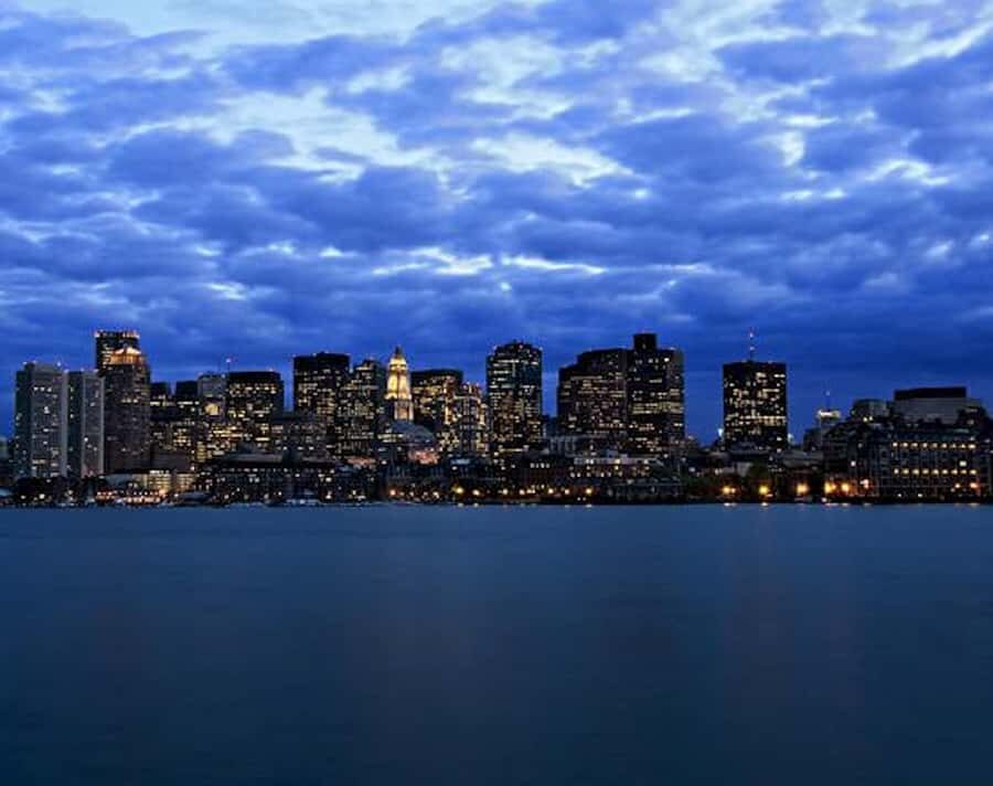 Boston Harbor: Full Moon Cruise with Champagne Option - Boston Harbor Islands and the Outer Harbor: Sea Breeze and City Lights