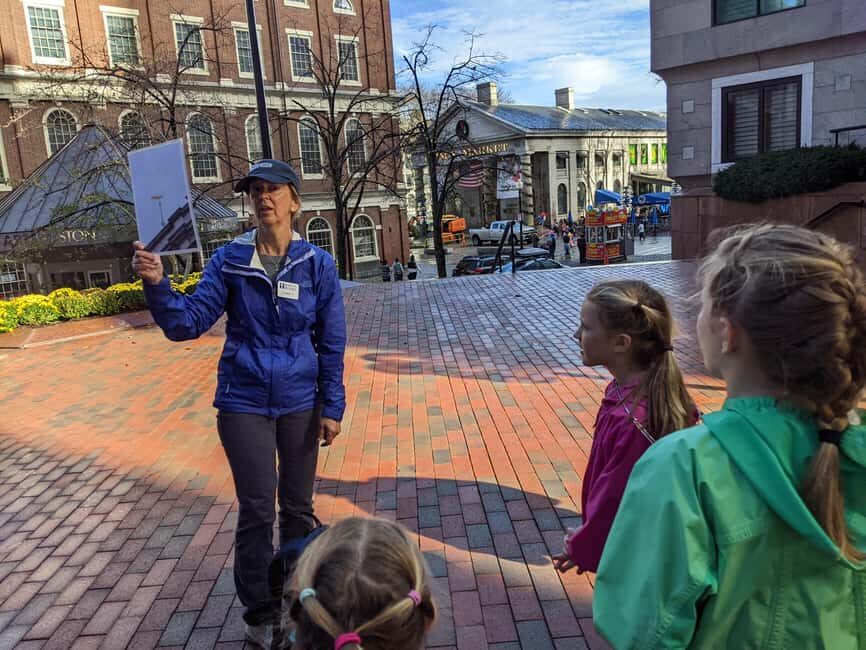 Boston Walking Tour for Children - Meeting at Faneuil Hall: Find the Guide Fast