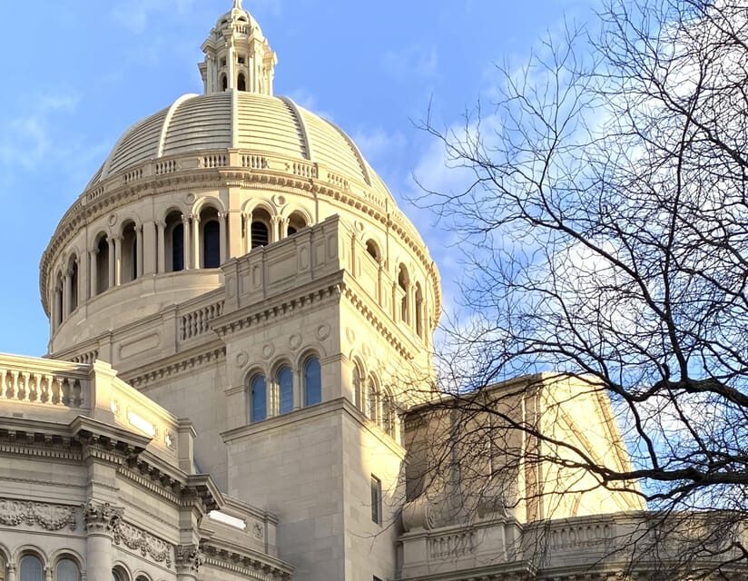 Old Boston: Beacon Hill & Back Bay Walking Tour in French - Meeting at the Boston Foundation Monument in French