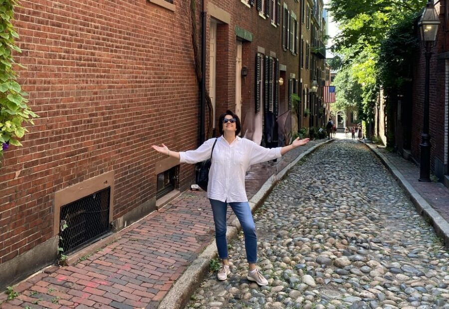 Old Boston: Beacon Hill & Back Bay Walking Tour in French - Commonwealth Avenue and the Back Bay transformation story