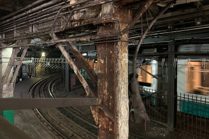 Self-Guided Smartphone Ghost Walking Tour Boston App EMF Reader - Going underground for Redcoats: what to expect when you can’t enter